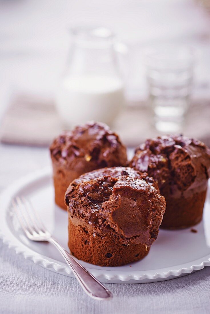 Chocolate muffins and milk