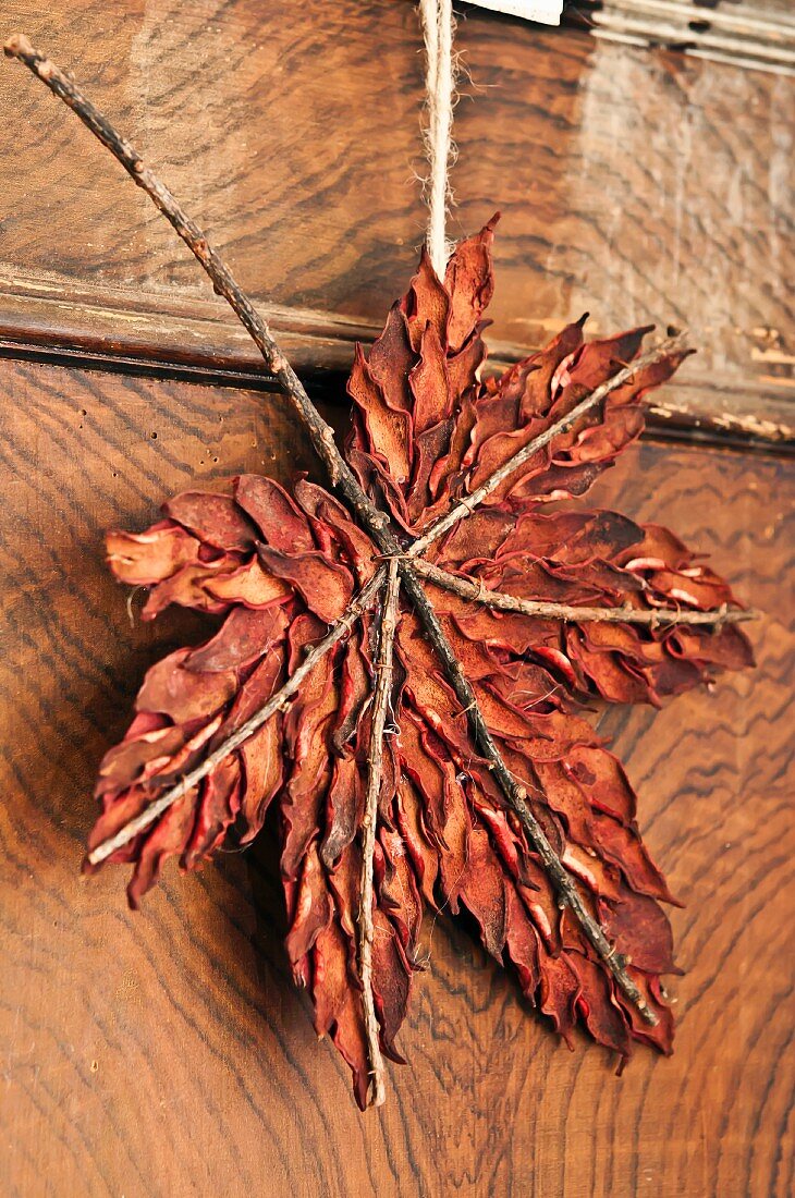 Hand-crafted autumn decoration (maple leaf)