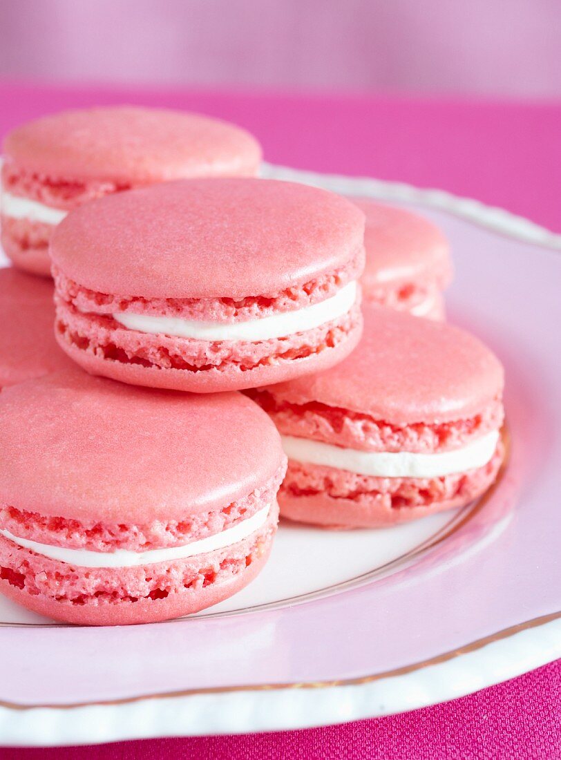 Pink macaroons on a plate (close-up)