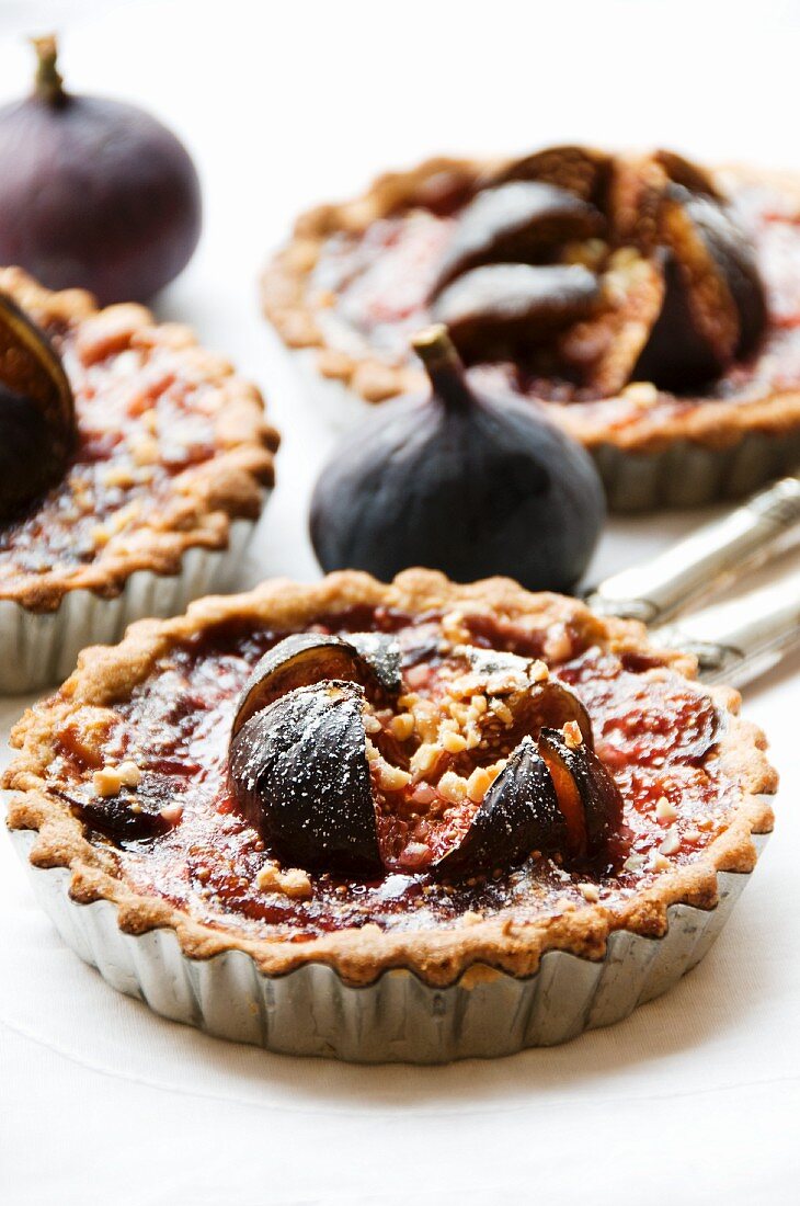 Fig tartlets and fresh figs