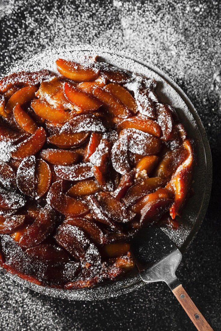 Tarte tatin dusted with icing sugar