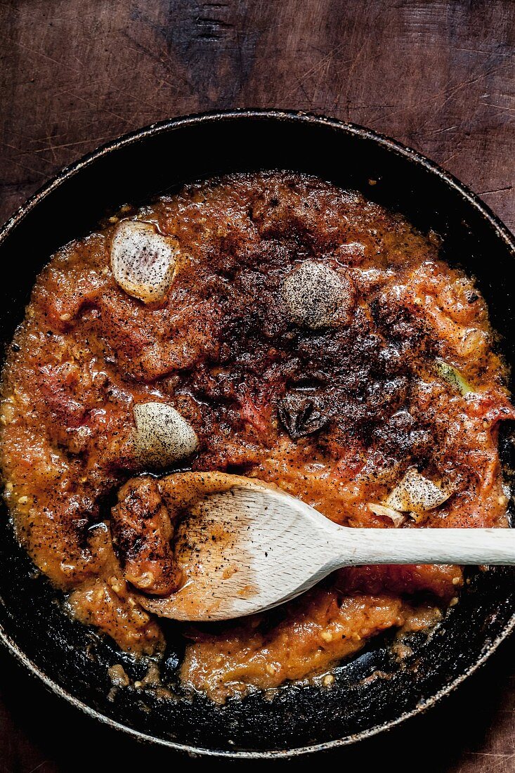 Tomato sauce with vanilla and star anise