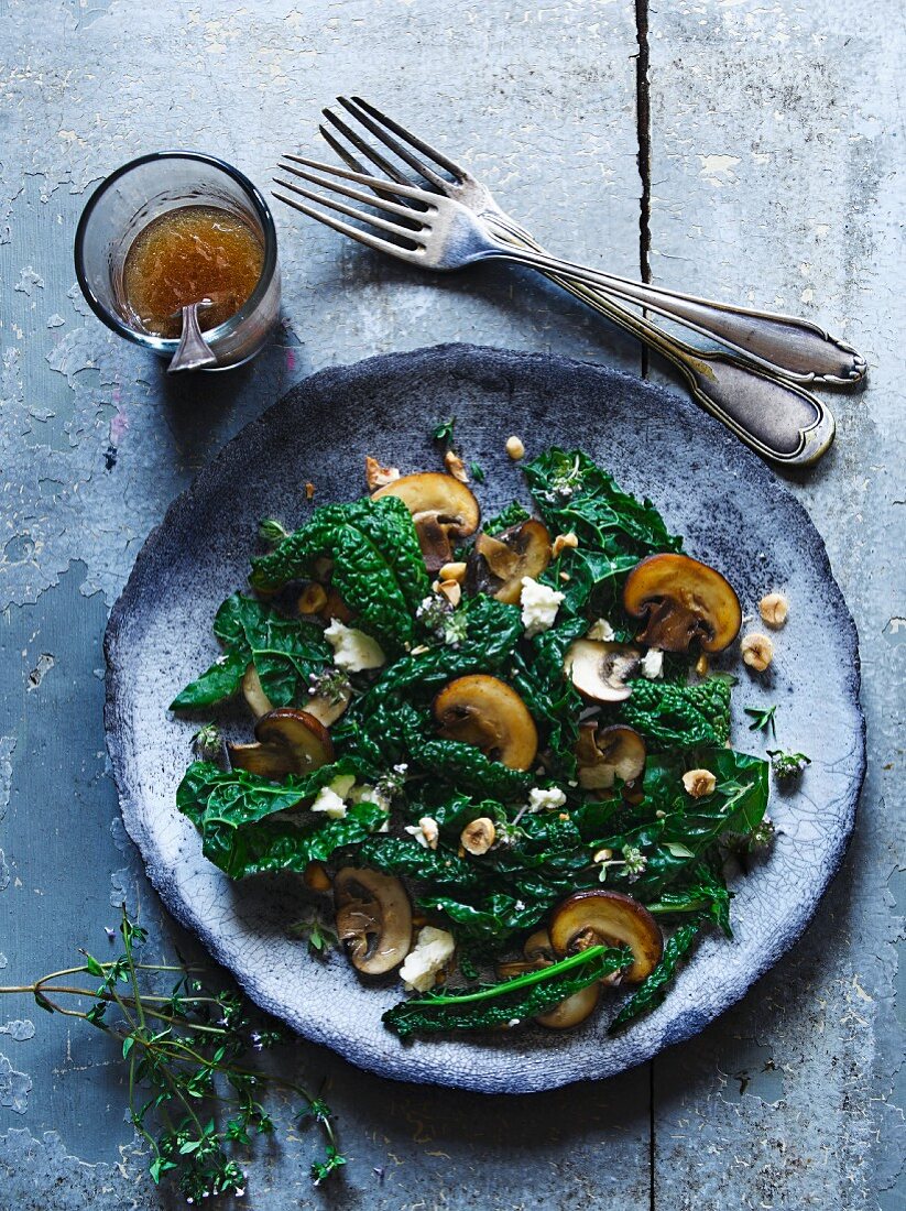 Grünkohlsalat mit Champignons