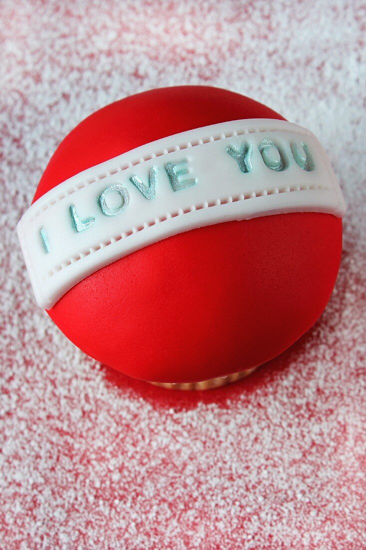 A cupcake with I LOVE YOU written in the icing for Valentine's Day