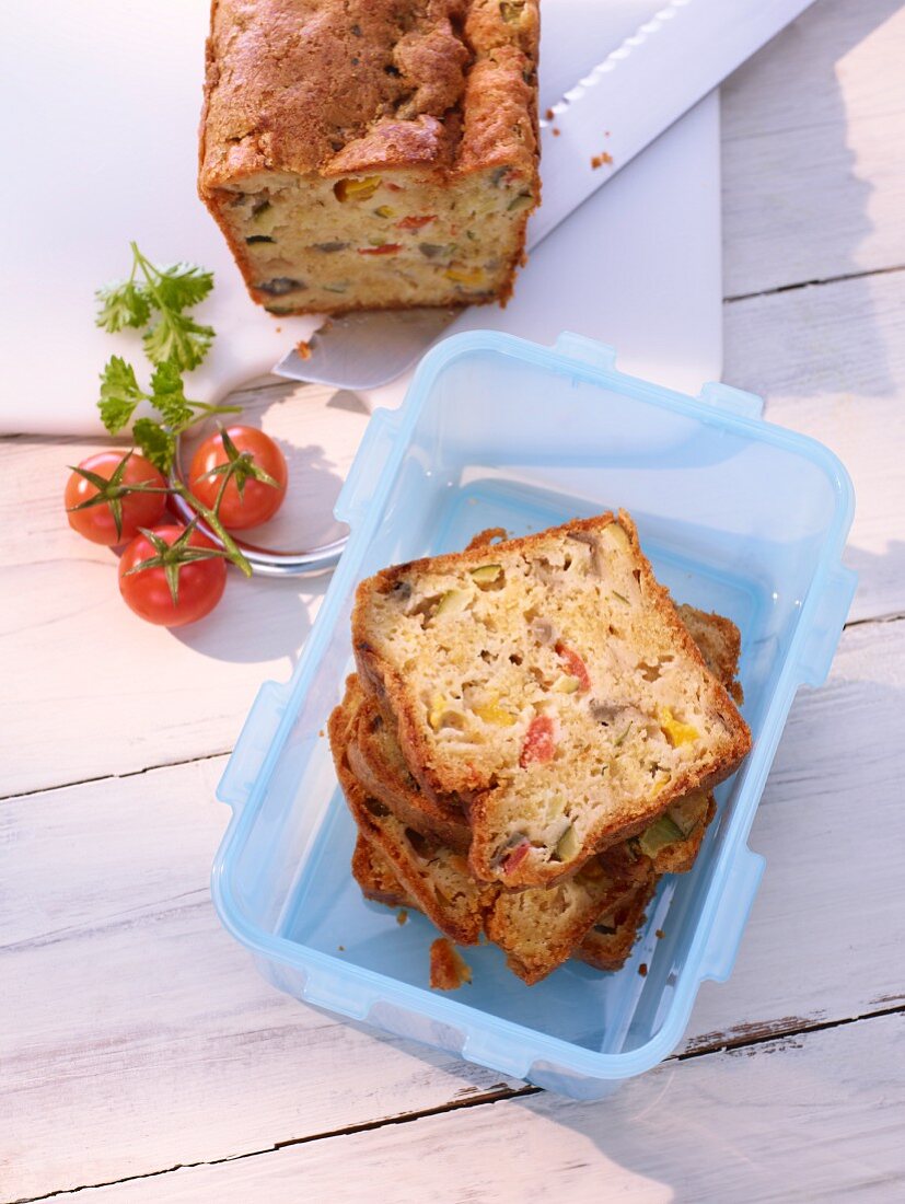 https://media01.stockfood.com/largepreviews/MzQ4MTg0MDAy/11231742-Ratatouille-cake-in-a-Tupperware-container.jpg