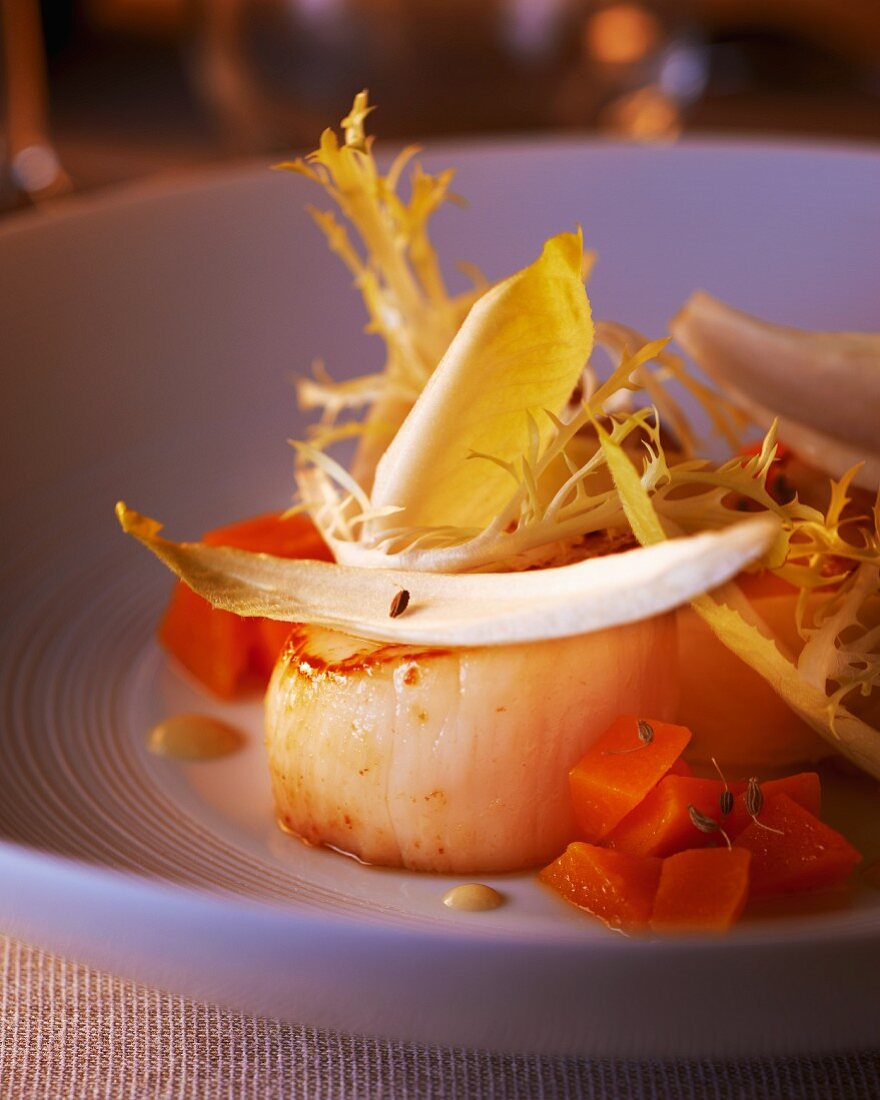 Scallop with frisée lettuce and carrots