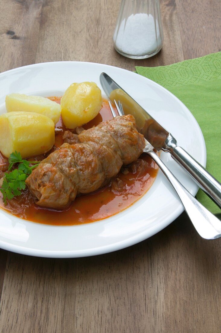 Hirschroulade mit Salzkartoffeln