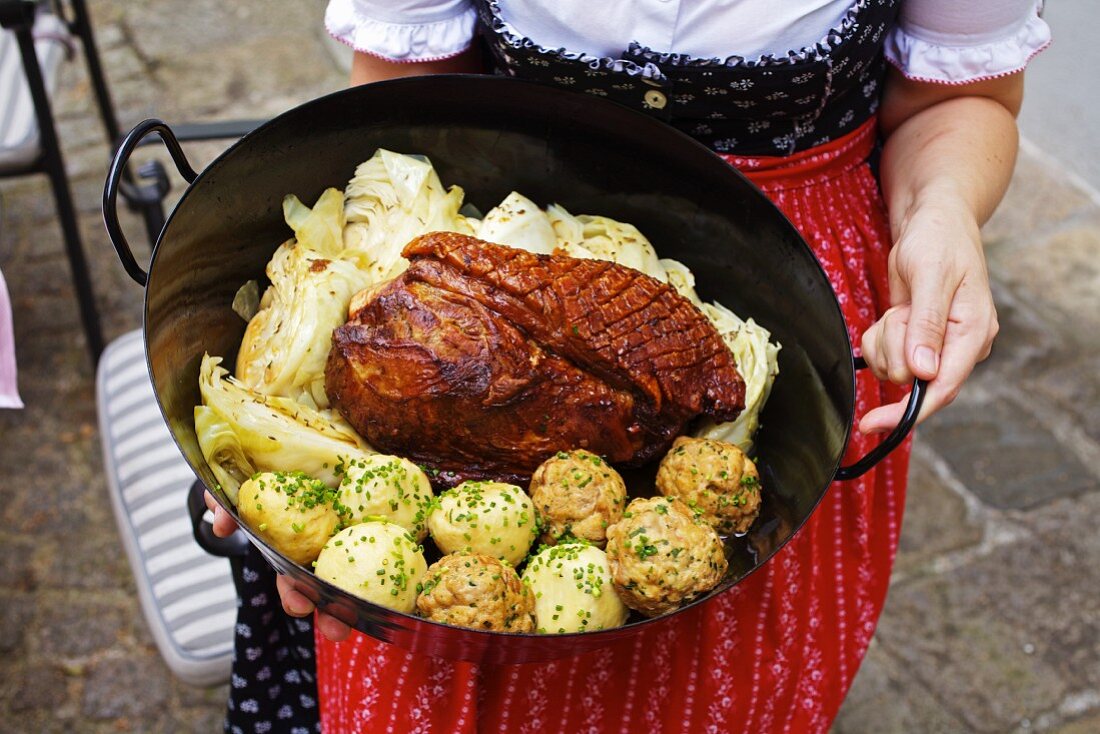 Roast pork in the tin with pointed cabbage and dumplings (Austria)