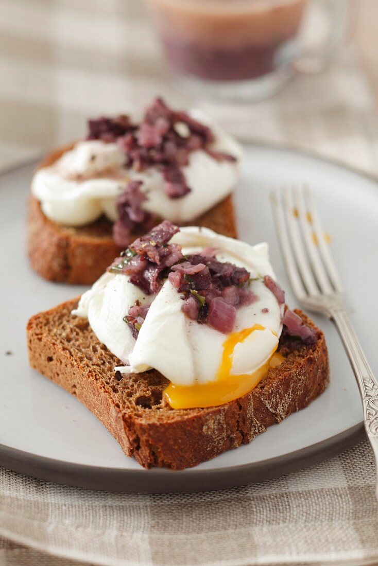 Toast topped with poached eggs and red wine sauce