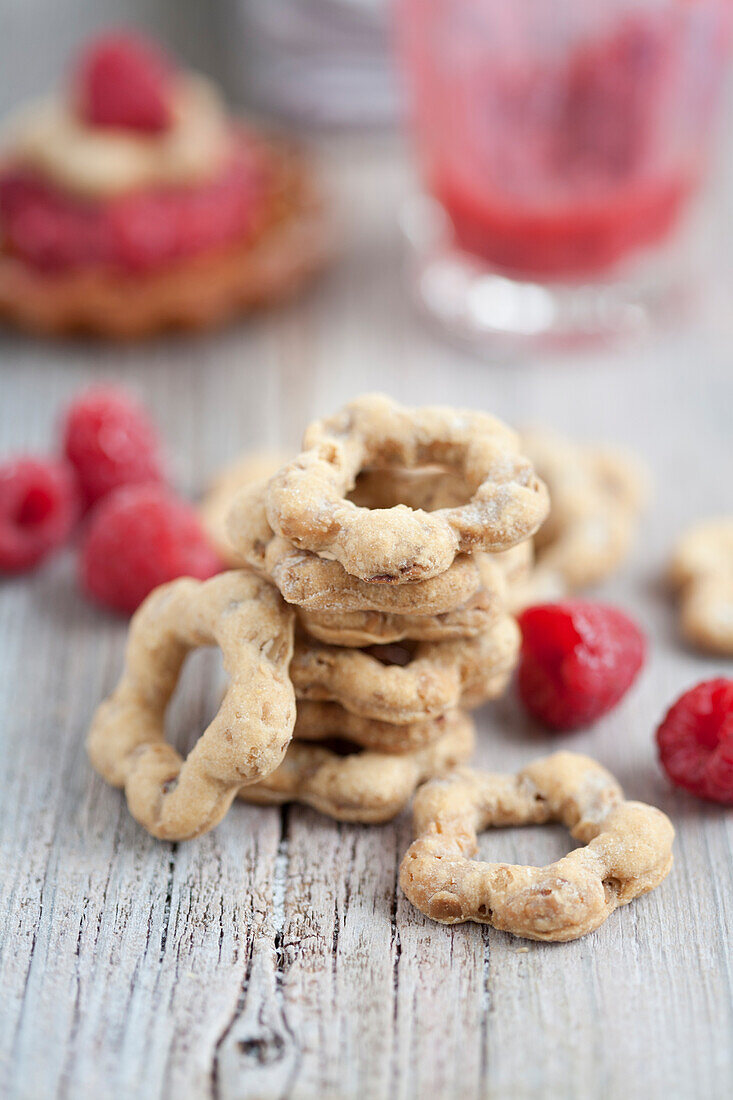 Shortbread and raspberries