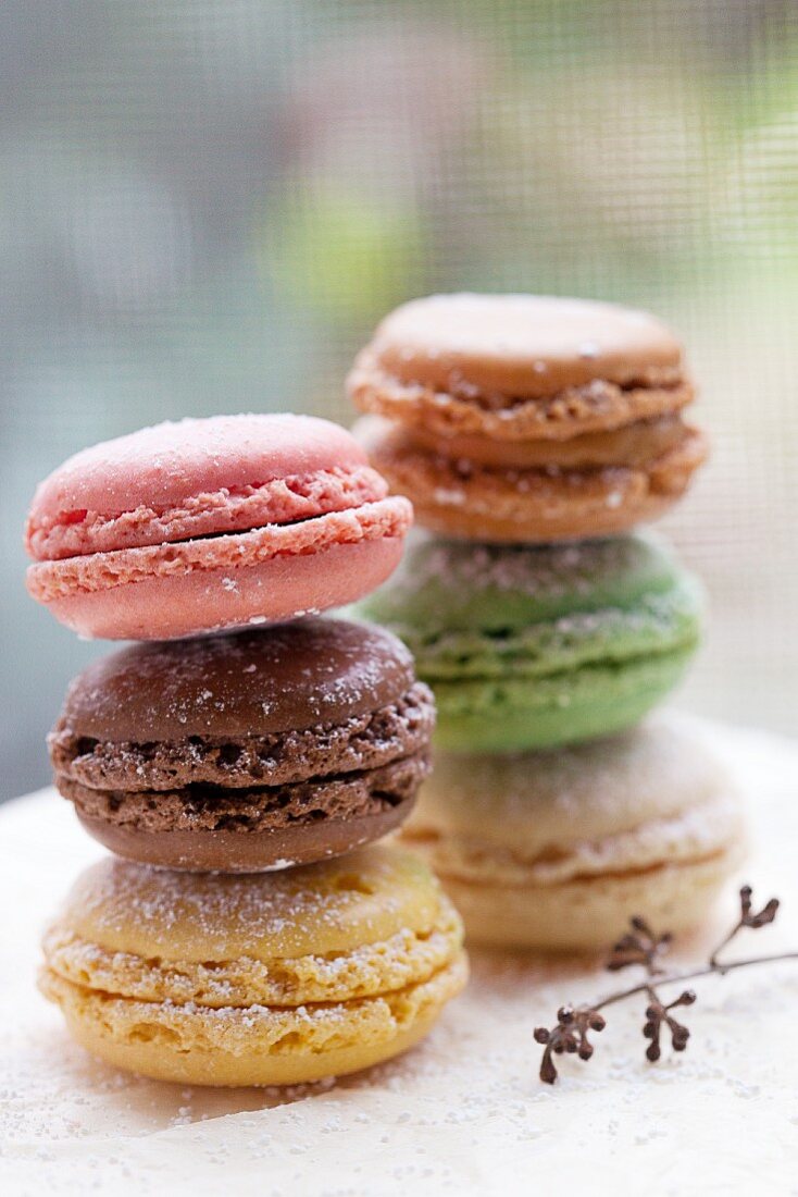 Bunte Macarons, gestapelt