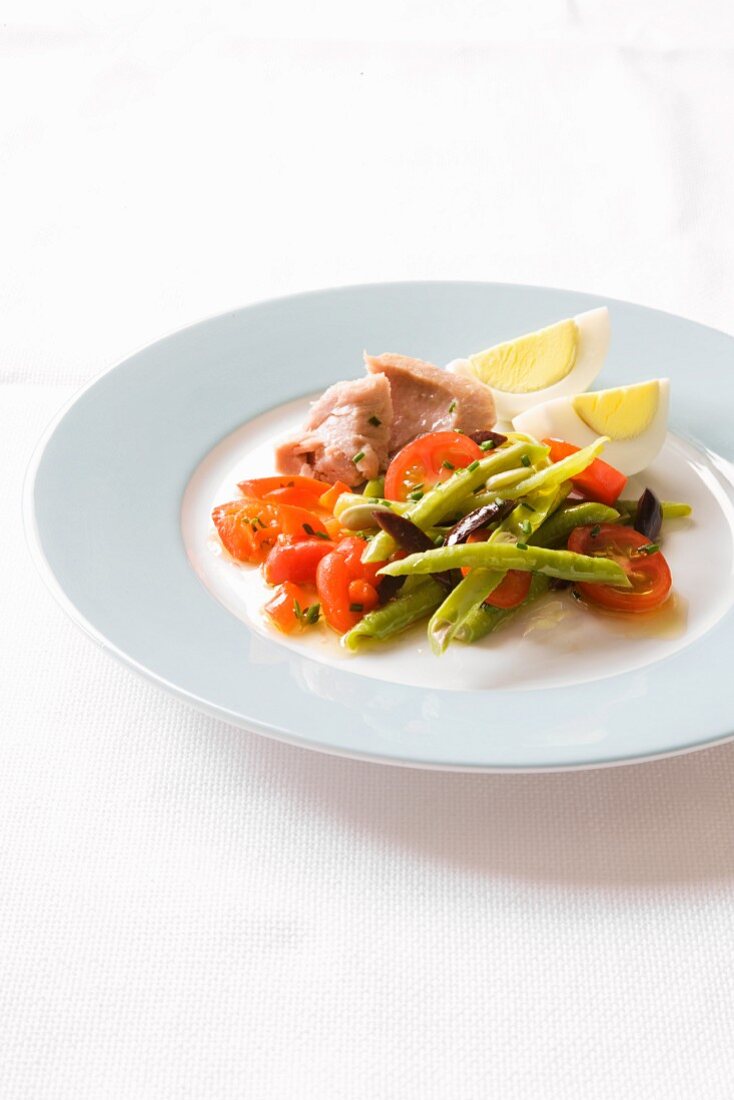 Spargel-Tomaten-Salat mit Thunfisch und Ei