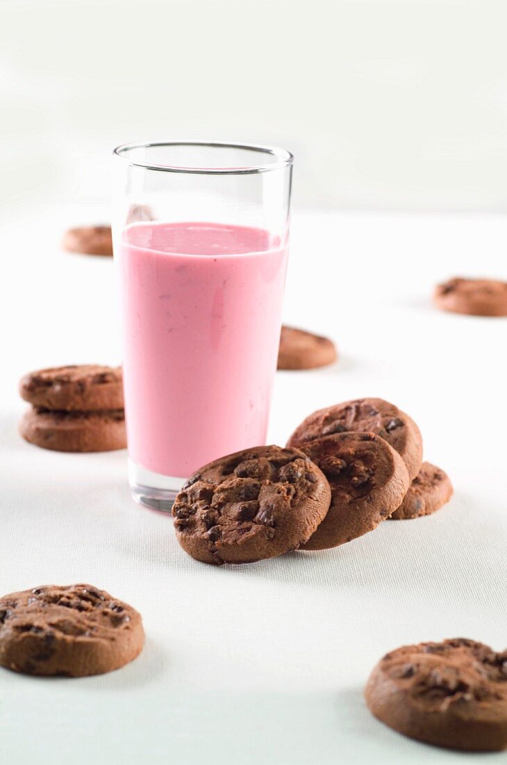 Double chocolate chip cookies and a raspberry shake