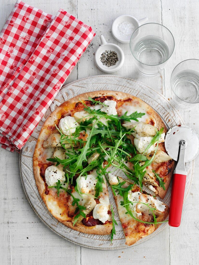 Tortilla pizza with mozzarella and rocket