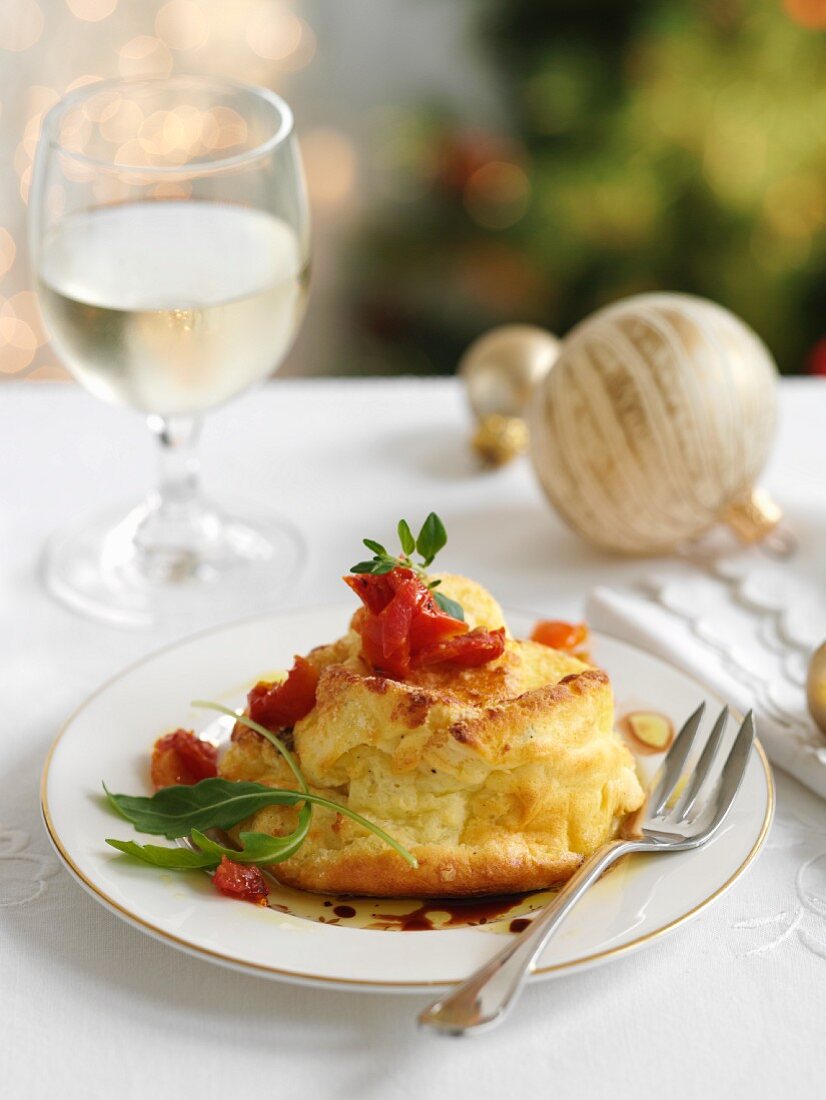 Zweifach gebackenes Ziegenkäsesouffle zu Weihnachten