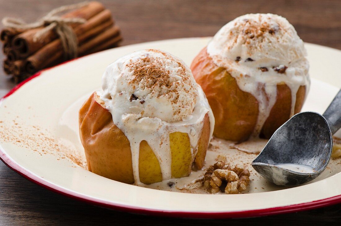 Baked apples with walnut ice cream and cinnamon