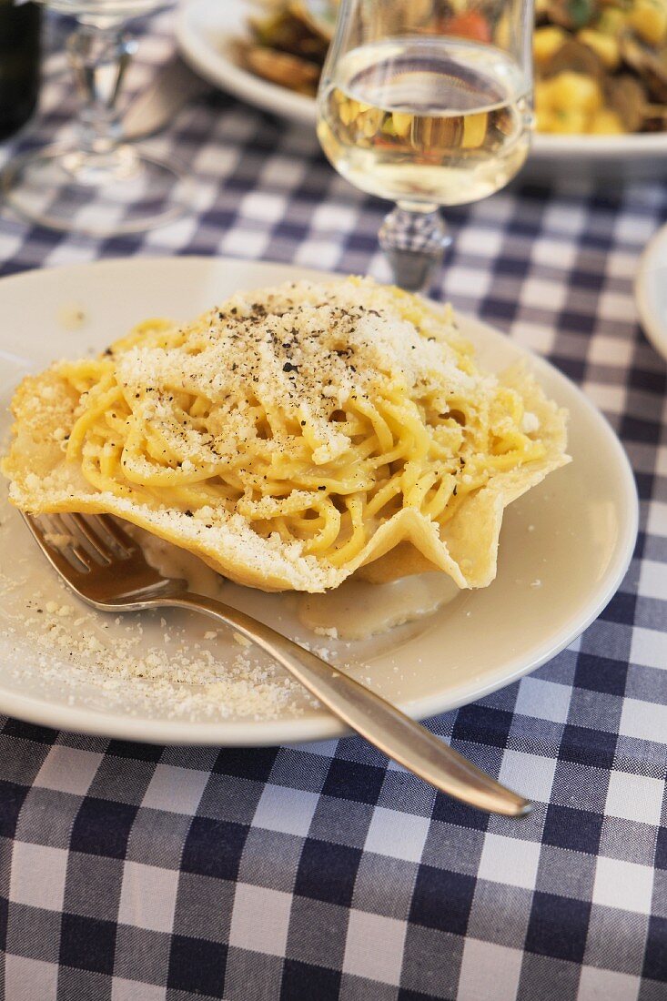 Cacio e Pepe in a Bowl with a Fork