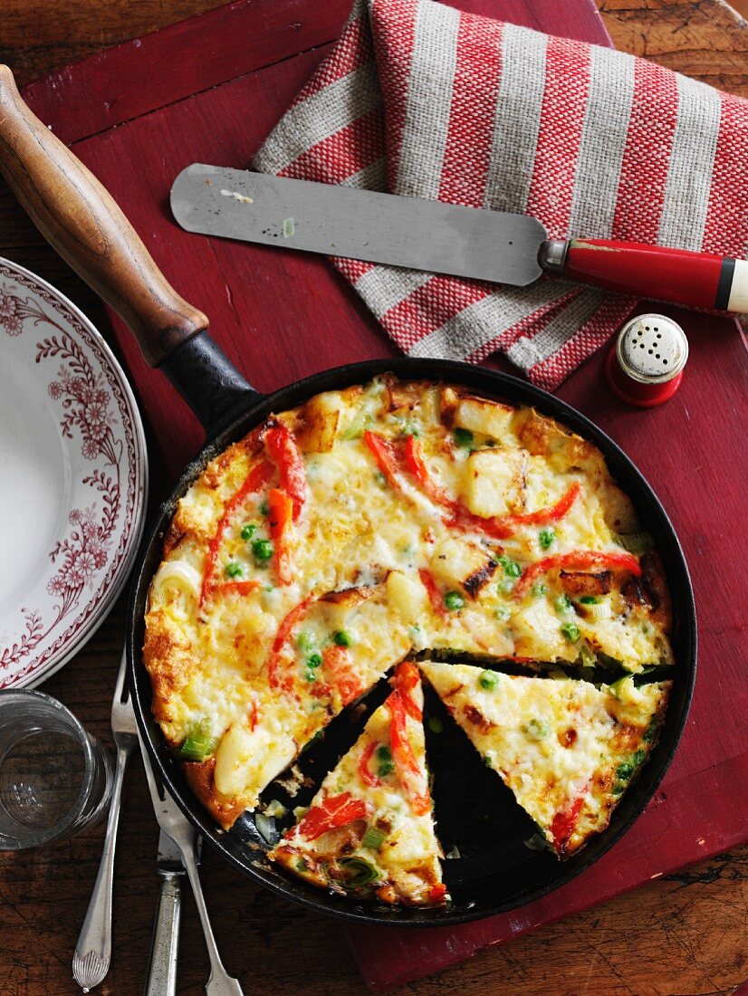 Frittata with leeks, peas and peppers
