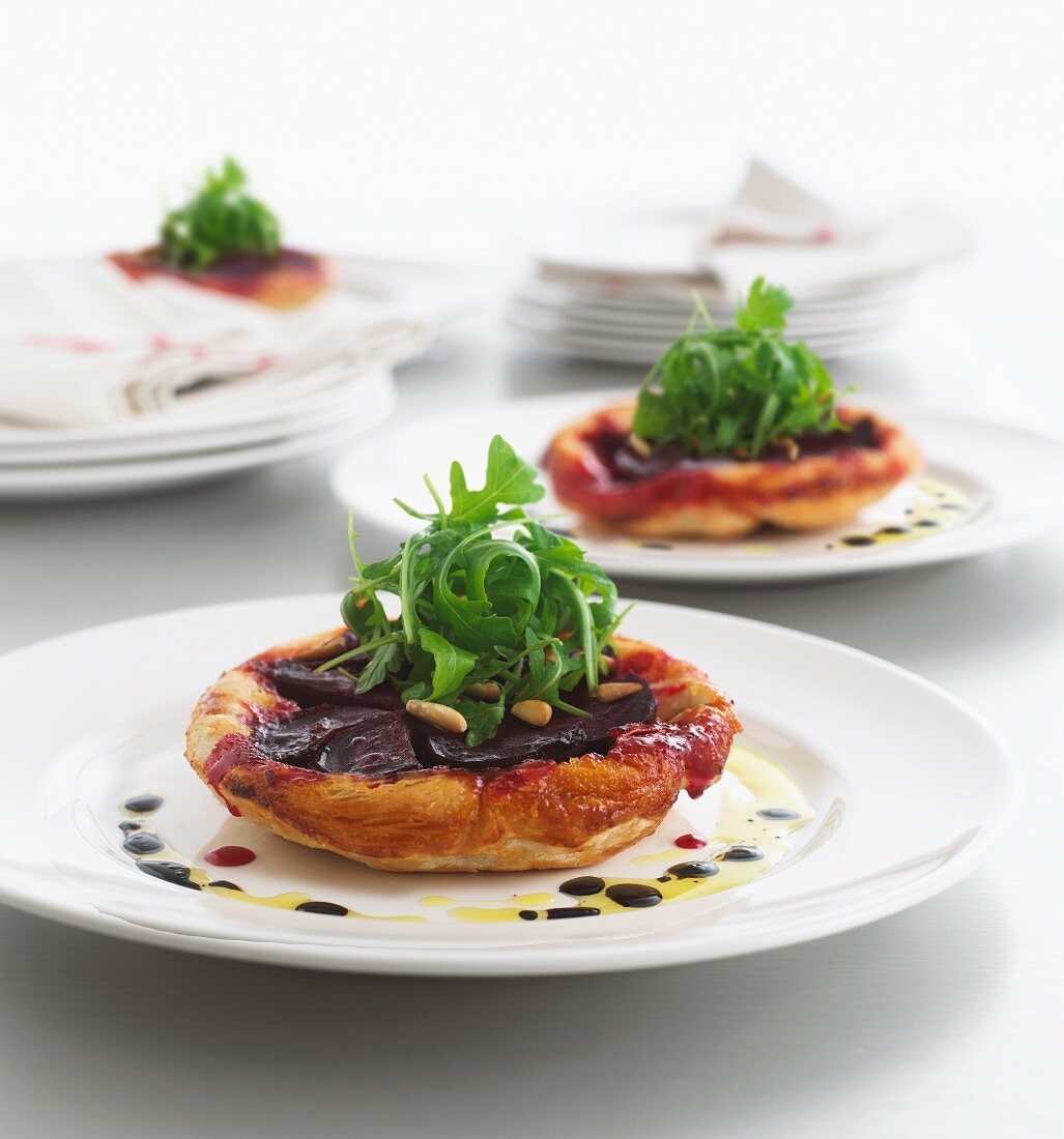 Tartlets with red beets, pine seeds and rocket