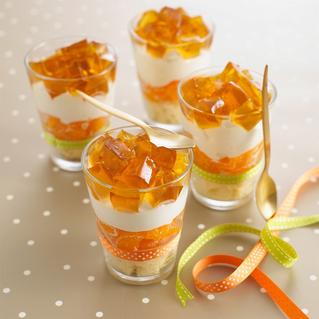 Trifles with clementines and jelly