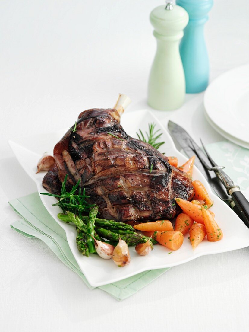 Roast leg of lamb with vegetables – License image – 11235962 ❘ Image  Professionals