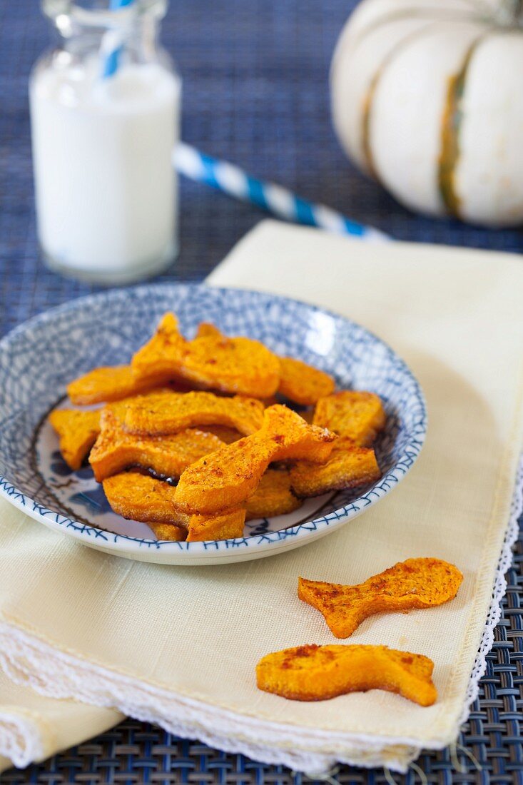 Baked Goldfish Pumpkin Chips with Milk