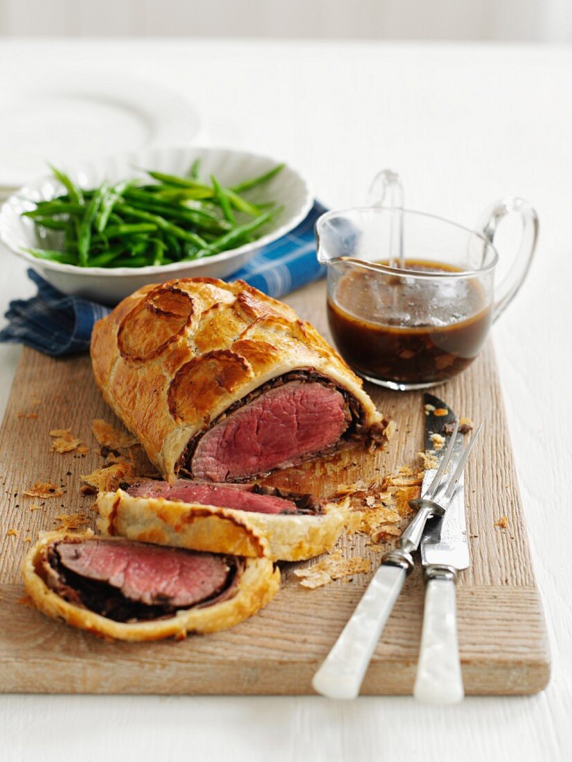 Beef Wellington with gravy and green beans