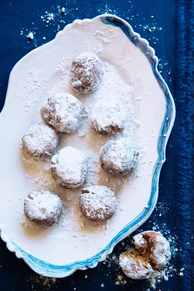 Bananenbrot-Krapfen mit Puderzucker