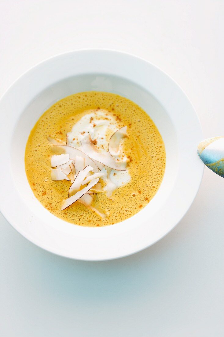 Carrot soup with coconut shavings