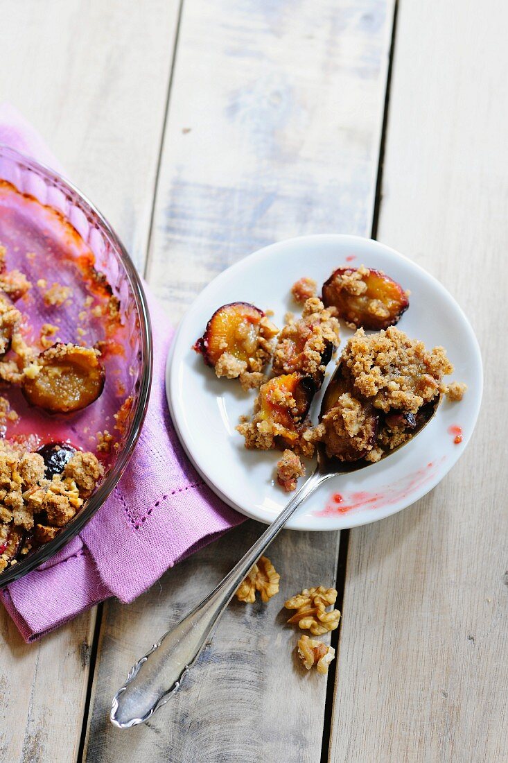 Plum crumble with walnuts