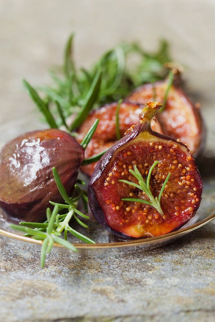 Caramelised figs with balsamic vinegar and rosemary