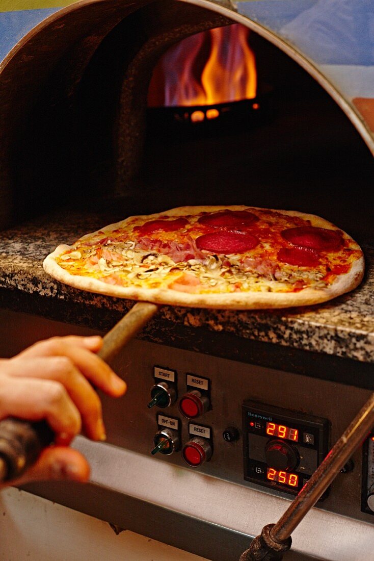 Pizza in the baking oven