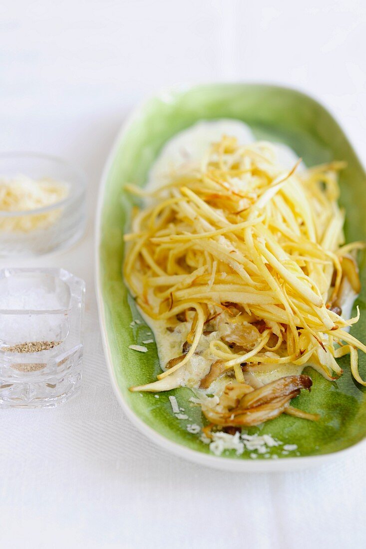 Parsnip spaghetti with a creamy sauce