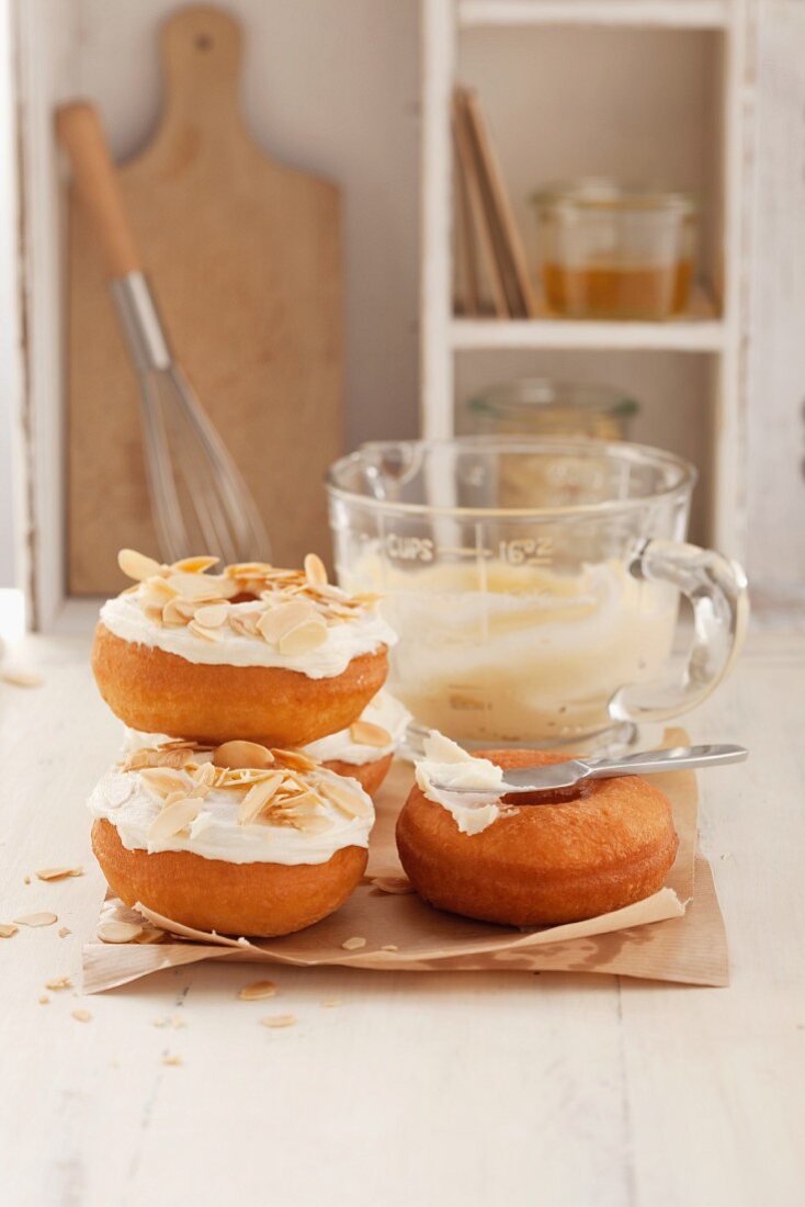 Florentine-style doughnuts with flaked almonds