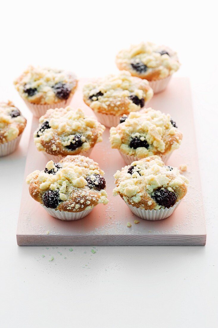 Blackberry muffins with crumble topping