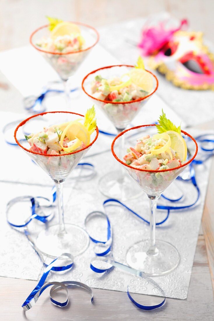 Surimi-Cocktail mit Sellerie & Zitronen für die Party