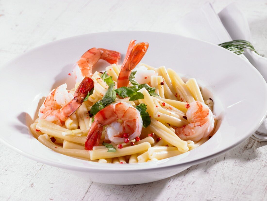 Pasta with prawns and pink peppercorns
