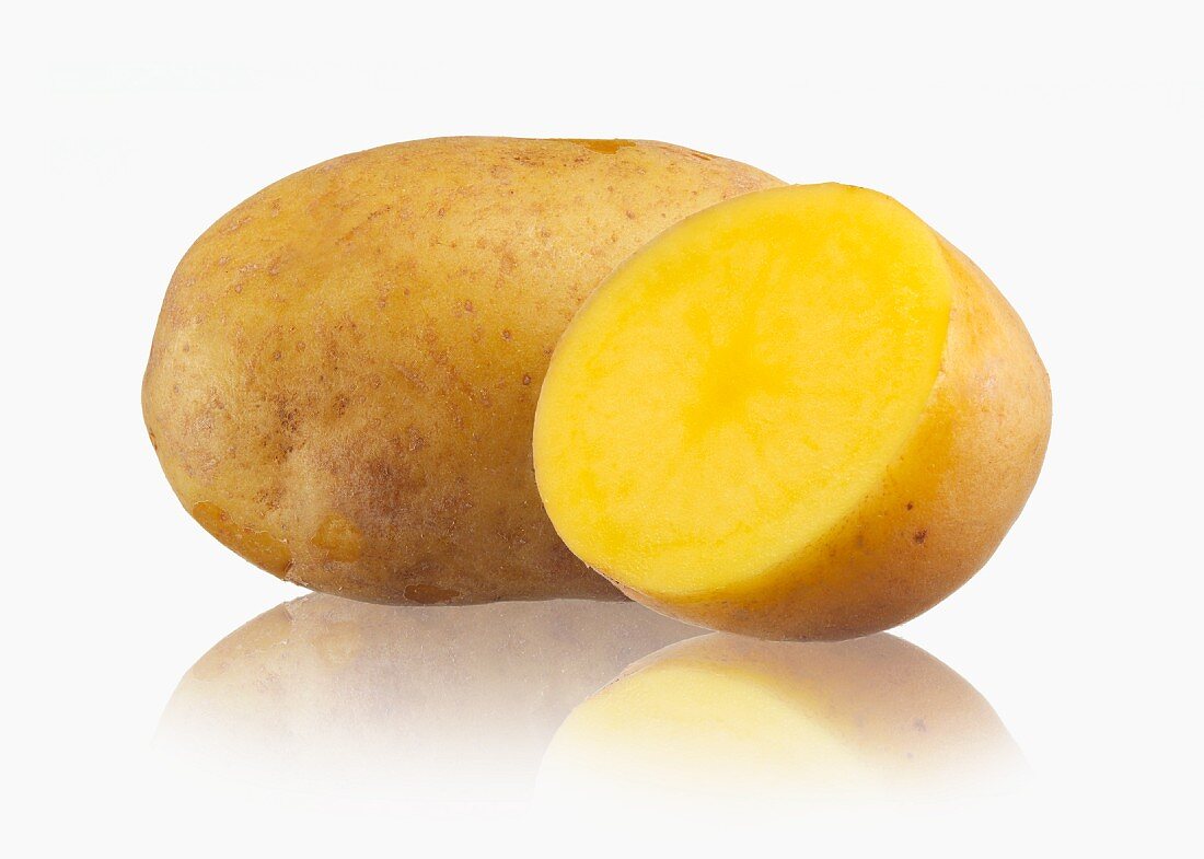 Ganze und halbe Kartoffel