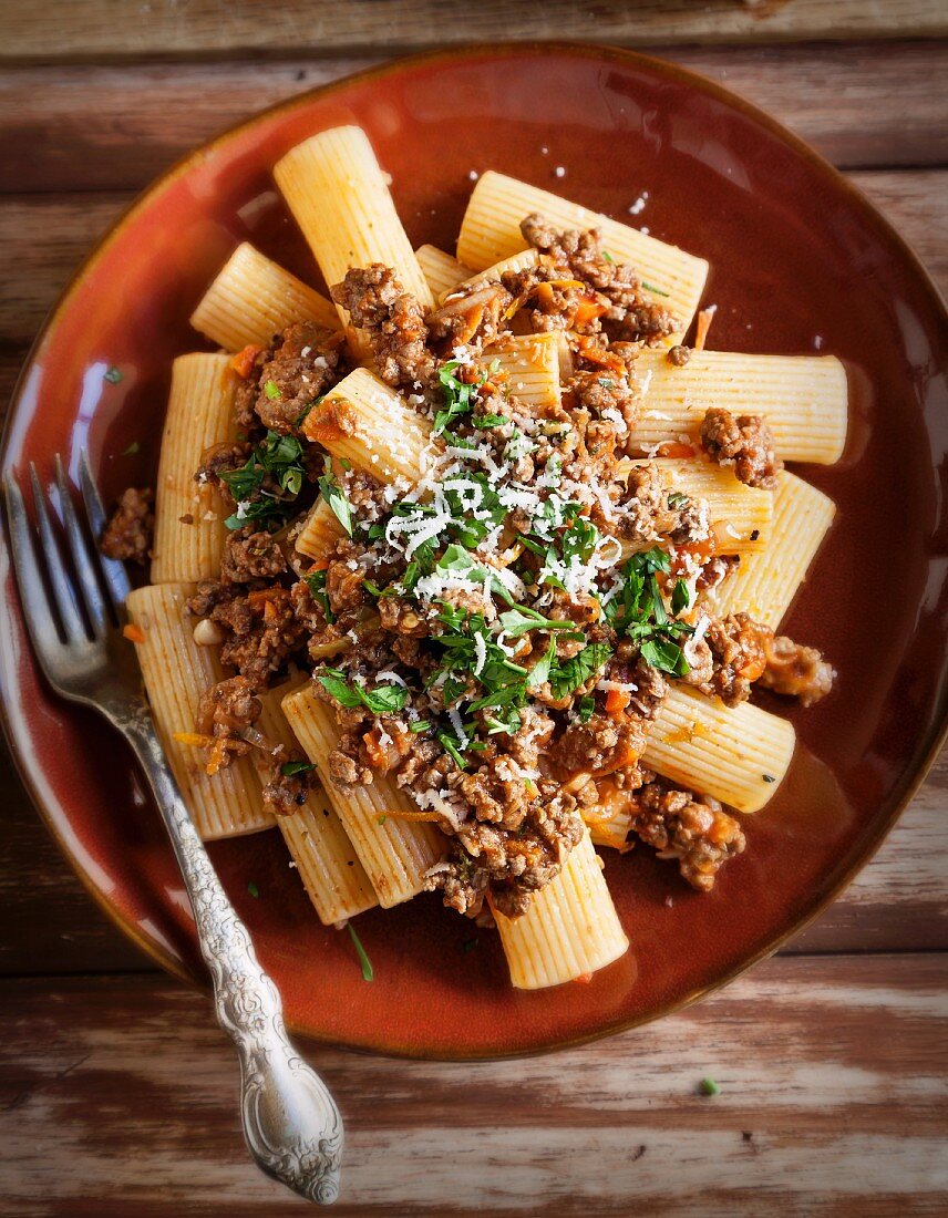 Rigatoni with minced meat sauce and herbs