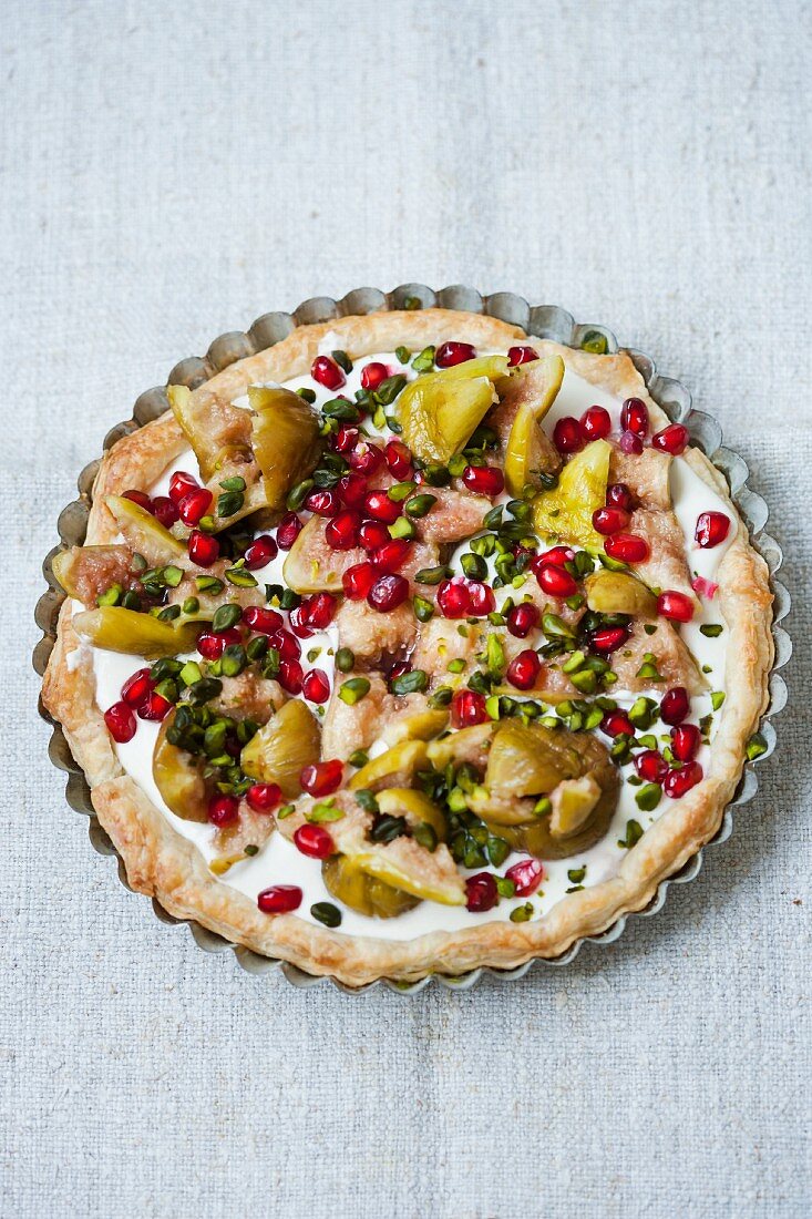 Feigen-Mascarpone-Tarte mit Granatapfelkernen und Pistazien