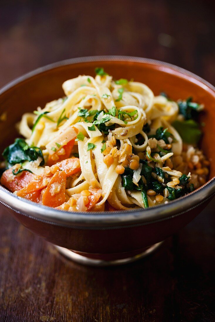 Ribbon pasta with spinach and lentils