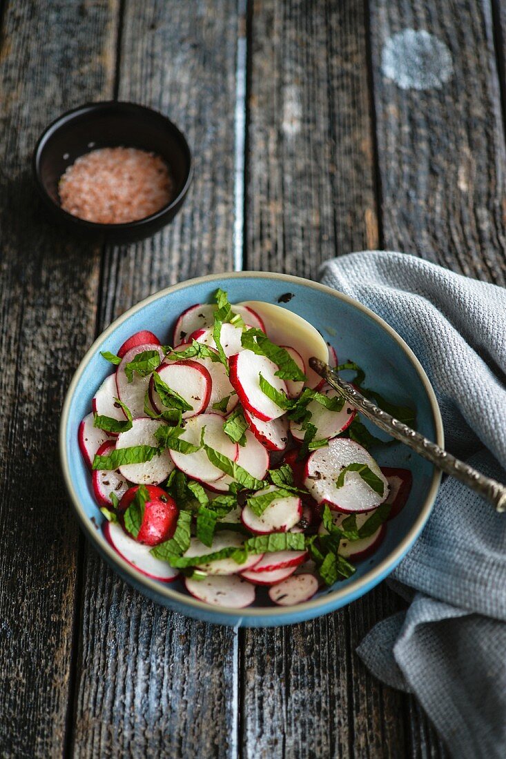 Radieschensalat mit Minze