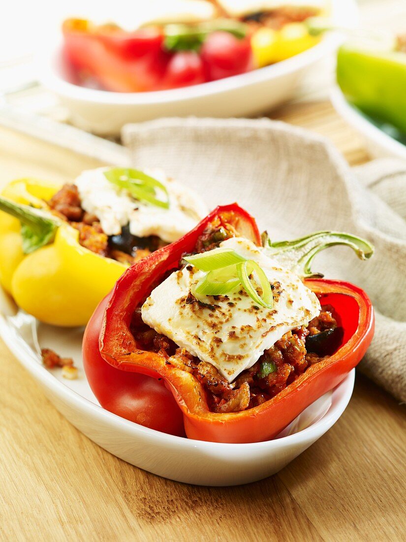 Gefüllte Paprikaschoten mit Hackfleisch und Feta