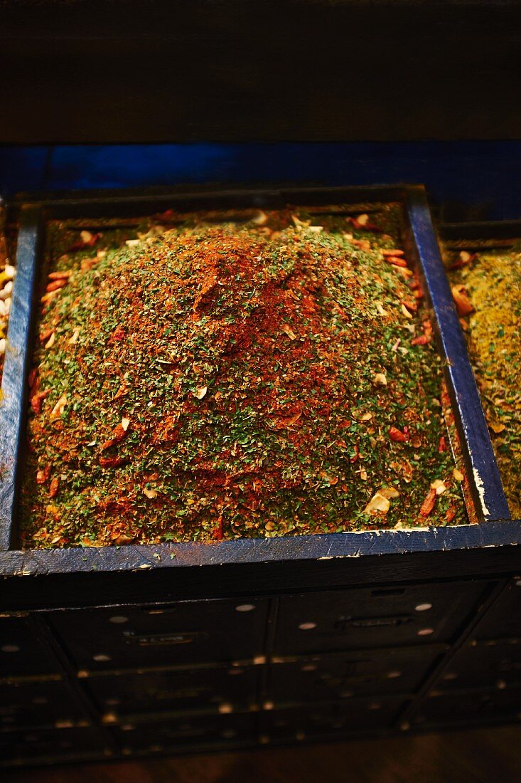 Spice mixture in a wooden box