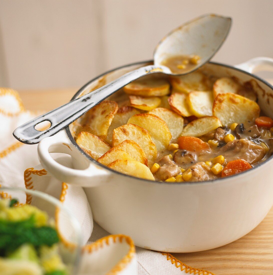 Hotpot with chicken, vegetables and potato topping
