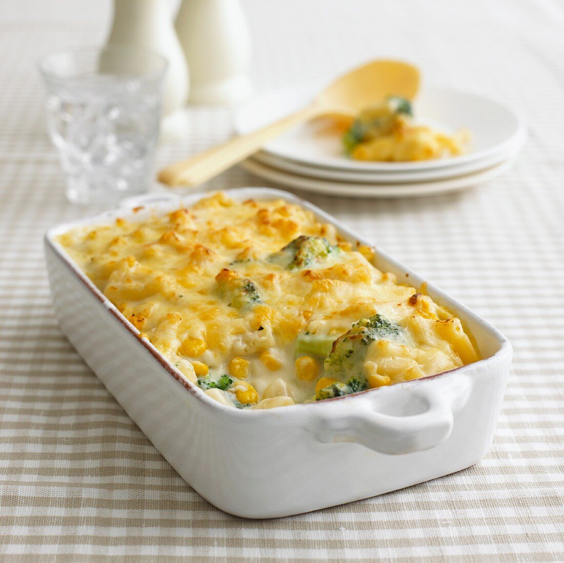 Pasta bake with sweetcorn, broccoli and cheese