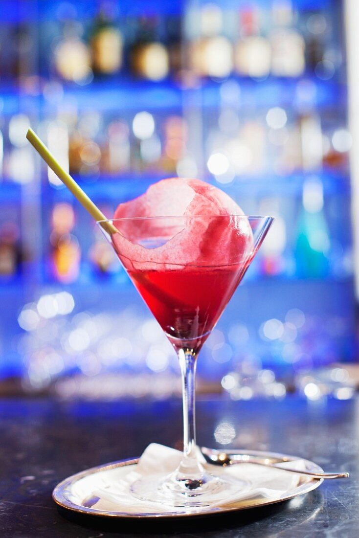 Cosmopolitan cocktail with ice