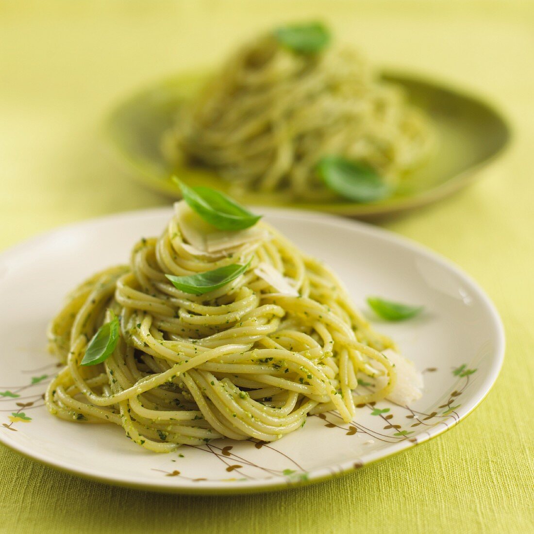 Spaghetti mit Basilikumpesto