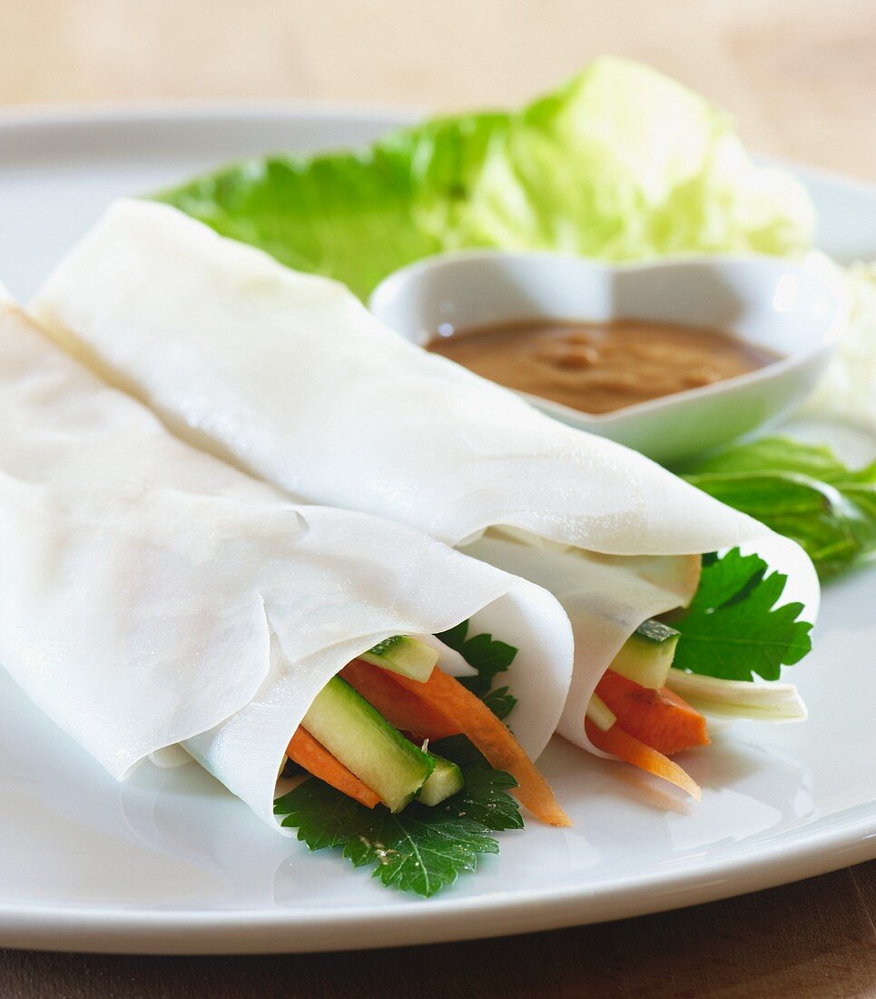 Vietnamese vegetable rolls with peanut sauce