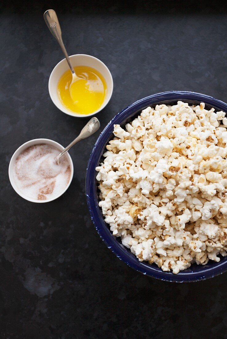 Popcorn mit Zimtzucker & flüssiger Butter